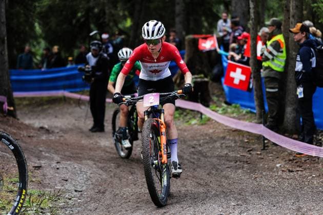 2025 UCI Mountain Bike World Championships Picture by Alex Whitehead SWpix.com - 14 09 2025 - Cycling - 2025 UCI Mountain Bike World Championships - Cross-country Olympic - Crans-Montana, Valais, Switzerland - Women U23 - Ella Macphee (Canada) Copyright: x xSWpix.comx(t axPhotographyxHubxLtd)xAlexxWhitehead SWpix.comx SWP-3030-4389