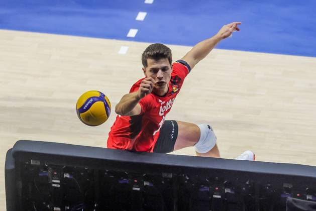 (250914) -- QUEZON CITY, Sept. 14, 2025 -- Seppe Rotty of Belgium tries to save the ball during the pool F match between Belgium and Ukraine at the FIVB Men s World Championship, WM, Weltmeisterschaft 2025 in Quezon City, the Philippines, on Sept. 14, 2025. ) (SP)PHILIPPINES-QUEZON CITY-VOLLEYBALL-FIVB MEN S WORLD CHAMPIONSHIP 2025-UKR VS BEL ROUELLExUMALI 