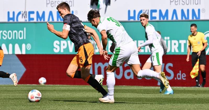 14 09 2025 Soccer Season 2025 2026 2 Soccer Bundesliga 05 Matchday SpVgg Greuther Fürth Kleeblatt 1 FC Kaiserslauten FCK Rote Teufel Sportfoto Zink xwoxzix DFL regulations prohibit any use of photographs as image sequences and or quasi video only for editorial use Fabian Kunze 6, 1 FC Kaiserslautern FCK Felix Klaus 30, SpVgg Greuther Fürth