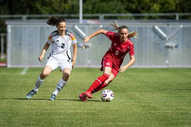 WU17 international match Germany vs. Denmark 14 09 25 Eva Hell Nr 02, Germany Battle at the circle Nellie Gejel Mulvad Nr 08, Denmark WU17 international match Germany vs. Denmark, stadium on 14 09 25 Copyright: xBEAUTIFULxSPORTS MarioxM.xKobergx