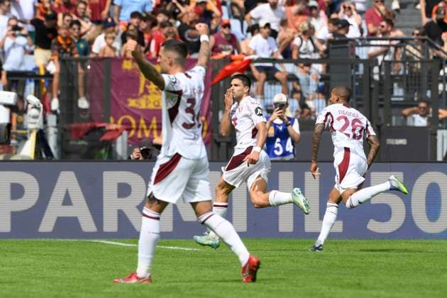 Torino s Giovanni Simeone celebrates after scoring the goal 0-1 during the Serie A Enilive soccer match between AS Roma and Torino FC at the Rome s Olympic stadium, Italy - Sunday, September 14, 2025. - Soccer.  Copyright: xFabrizioxCorradetti LaPressex