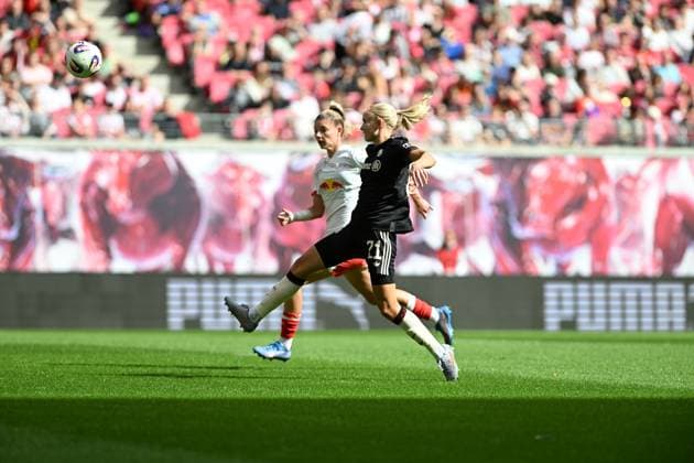 Julia Landenberger 21 RB Leipzig Women and Pernille Harder 21 FC Bayern Women 1 in a duel for the ball GPFPL RB Leipzig v FC Bayern 14 09 2025 Copyright: xJoshuaxHildebrandtx