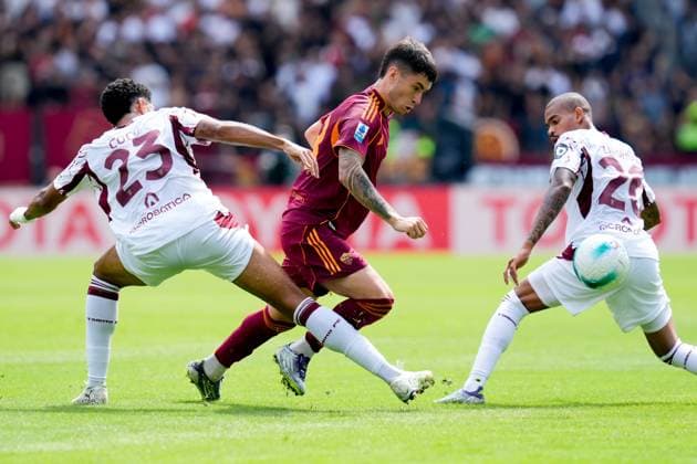 AS Roma v Torino FC - Serie A Enilive Saul Coco of Torino FC and Matias Soule of AS Roma compete for the ball during the Serie A Enilive match between AS Roma and Torino FC at Stadio Olimpico on September 14, 2025 in Rome, Italy. Rome Stadio Olimpico Lazio Italy Copyright: xGiuseppexMaffiax 250914_SerieA_Roma-Torino_GM_4162