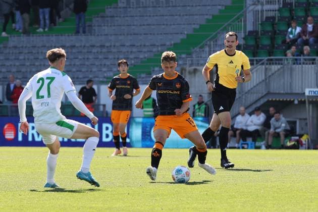 14 09 2025, xmohx, Fußball 2 Bundesliga, SpVgg Greuther Fuerth 1 FC Kaiserslautern v l Luca Itter Greuther Fürth Fuerth Naatan Mikael Skyttä 1 FC Kaiserslautern Zweikampf, Aktion, action, battle for the ball DFL DFB REGULATIONS PROHIBIT ANY USE OF PHOTOGRAPHS as IMAGE SEQUENCES and or QUASI VIDEO Fuerth