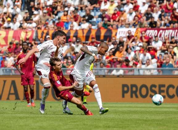 September 14, 2025, Roma, Roma: (L-R) Torino s Cesare Casadei, Roma™s Tommaso Baldanzi a nd Torino s Valentino Lazaro in action during the Italian Serie A soccer match between AS Roma vs Torino FC at the Olimpico stadium in Rome, Italy, 14 September 2025. ANSA GIUSEPPE LAMI. ITALY SOCCER  - ZUMAa110 20250914_zaf_a110_024 Copyright: xGiuseppexLamix