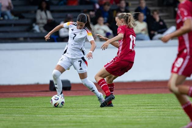 WU17 international match Germany vs Denmark 14 09 25 Victoria Säring Nr 07, Germany vs Mille Kjærgaard Nr 15, Denmark WU17 international match Germany vs Denmark, stadium on 14 09 25 Copyright: xBEAUTIFULxSPORTS MarioxM.xKobergx