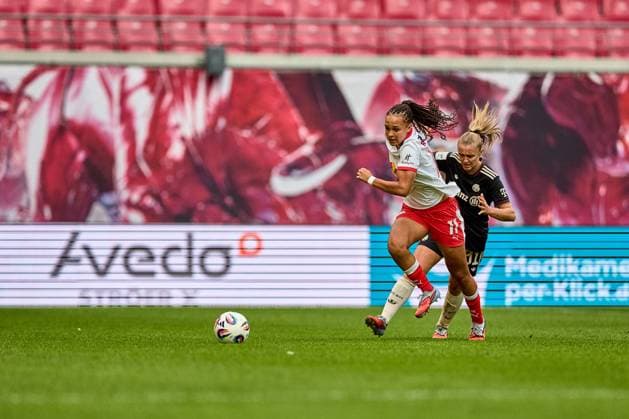 14 09 2025, GER, Womens soccer, BL, 2025 2026, RB Leipzig FC Bayern Munich Lisa Baum 11, RB Leipzig , Action, Sprint towards the ball Leipzig Red Bull Arena Saxony Germany