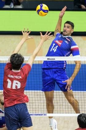 September 14, 2025, Quezon City, Manila, Philippines: France vs Korea in the Pool Phase during the FIVB Mens Volleyball World Championship, WM, Weltmeisterschaft 2025 in Manila, Philippines. France wins the match in 3 straight sets. France s Nicolas LE GOFF at the net Quezon City Philippines - ZUMAr144 20250914_zap_r144_059 Copyright: xJaynexRussellx