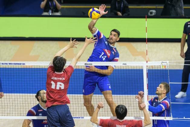 September 14, 2025, Quezon City, Manila, Philippines: France vs Korea in the Pool Phase during the FIVB Mens Volleyball World Championship, WM, Weltmeisterschaft 2025 in Manila, Philippines. France wins the match in 3 straight sets. France s Nicolas LE GOFF at the net Quezon City Philippines - ZUMAr144 20250914_zap_r144_056 Copyright: xJaynexRussellx