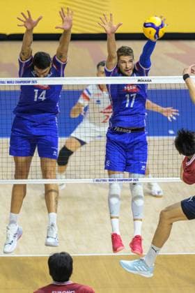 September 14, 2025, Quezon City, Manila, Philippines: France vs Korea in the Pool Phase during the FIVB Mens Volleyball World Championship, WM, Weltmeisterschaft 2025 in Manila, Philippines. France wins the match in 3 straight sets. France s Nicolas LE GOFF and Trevor CLEVENOT at the net Quezon City Philippines - ZUMAr144 20250914_zap_r144_070 Copyright: xJaynexRussellx