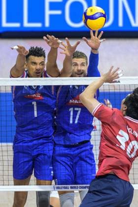 September 14, 2025, Quezon City, Manila, Philippines: France vs Korea in the Pool Phase during the FIVB Mens Volleyball World Championship, WM, Weltmeisterschaft 2025 in Manila, Philippines. France wins the match in 3 straight sets. France s BarthÅ½lÅ½my CHINENYEZE and Trevor CLEVENOT at the net Quezon City Philippines - ZUMAr144 20250914_zap_r144_072 Copyright: xJaynexRussellx