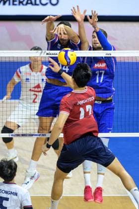 September 14, 2025, Quezon City, Manila, Philippines: France vs Korea in the Pool Phase during the FIVB Mens Volleyball World Championship, WM, Weltmeisterschaft 2025 in Manila, Philippines. France wins the match in 3 straight sets. France s Nicolas LE GOFF and Trevor CLEVENOT at the net Quezon City Philippines - ZUMAr144 20250914_zap_r144_075 Copyright: xJaynexRussellx