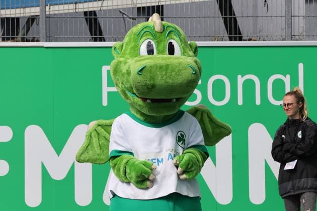 14 09 2025, xmohx, Soccer 2 Bundesliga, SpVgg Greuther Fuerth 1 FC Kaiserslautern v l Mascot DFL DFB REGULATIONS PROHIBIT ANY USE OF PHOTOGRAPHS as IMAGE SEQUENCES and or QUASI VIDEO Fuerth