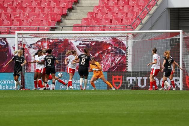 Lena Oberdorf FC Bayern Women, 08 scores the goal to 0 1, RB Leipzig Women vs FC Bayern Women, Football, 1 Women Bundesliga, 02 Matchday, Season 2025 2026, 14 09 2025,¨ DFL REGULATIONS PROHIBIT ANY USE OF PHOTOGRAPHS AS IMAGE SEQUENCES AND OR QUASI VIDEO,¨ RB Leipzig Women vs FC Bayern Women, Football, 1 Women Bundesliga, 02 Matchday, Season 2025 2026, 14 09 2025, Google Pixel Women Bundesliga Leipzig Copyright: xEibner-Pressefoto LauraxRoemerx EP_LRR