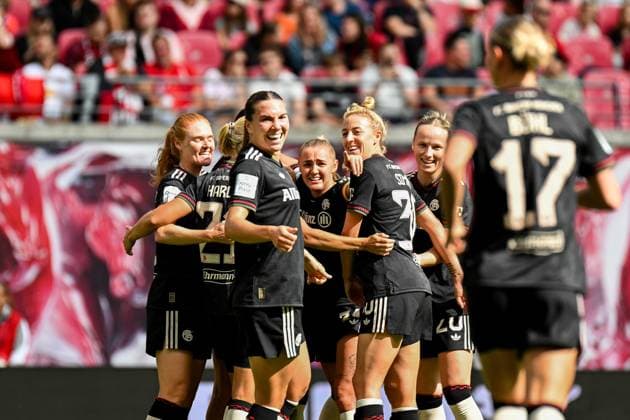Soccer I Women I Season 2025 2026 I Bundesliga I 2 Matchday I RB Leipzig FC Bayern Munich I 14 09 2025 Goal celebration Stine Ballisager Pedersen 3, FC Bayern Munich , Pernille Harder 21, FC Bayern Munich , Vanessa Gilles 2, FC Bayern Munich , Georgia Stanway 31, FC Bayern Munich , Carolin Simon 30, FC Bayern Munich , Franziska Kett 20, FC Bayern Munich , Klara Bühl 17, FC Bayern Munich Leipzig Red Bull Arena Sachsen Germany Copyright: xLobeca InesxHähnelx