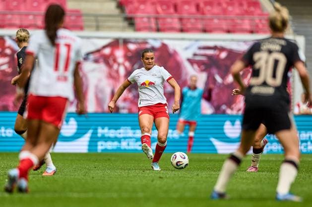 14 09 2025, GER, Womens soccer, BL, 2025 2026, RB Leipzig FC Bayern Munich Andrea Norheim 3, RB Leipzig , free-standing, action, with ball Leipzig Red Bull Arena Saxony Germany
