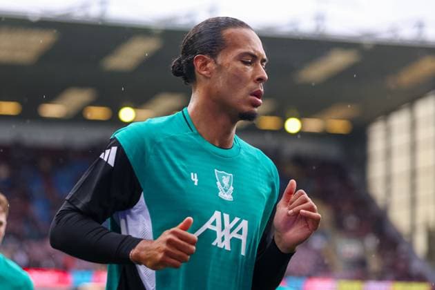 BURNLEY, ENGLAND - Sunday, September 14, 2025: Liverpool s captain Virgil van Dijk during the pre-match warm-up before the FA Premier League match between Burnley FC and Liverpool FC at Turf Moor. (Photo by David Rawcliffe Propaganda)  Copyright: xDavidxRawcliffex P2025-09-14-Burnley_Liverpool-40