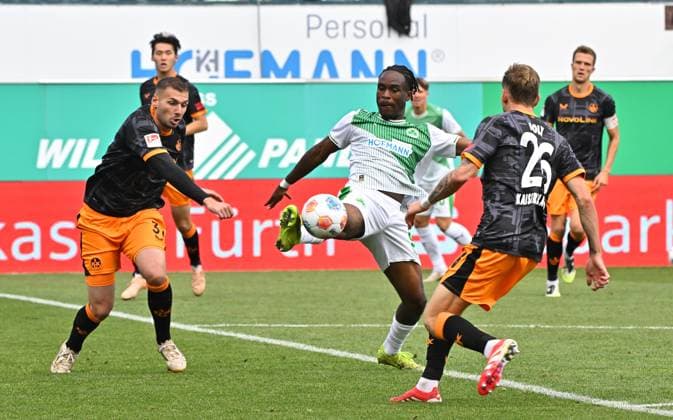 14 09 2025 Soccer Season 2025 2026 2 Soccer Bundesliga 05 Matchday SpVgg Greuther Fürth Kleeblatt 1 FC Kaiserslauten FCK Rote Teufel Sportfoto Zink MeZi xmexzix DFL regulations prohibit any use of photographs as image sequences and or quasi video only for editorial use Noel Futkeu 9, SpVgg Greuther Fürth vs Luca Sirch 31, 1 FC Kaiserslautern FCK Paul Joly 26, 1 FC Kaiserslautern FCK, right