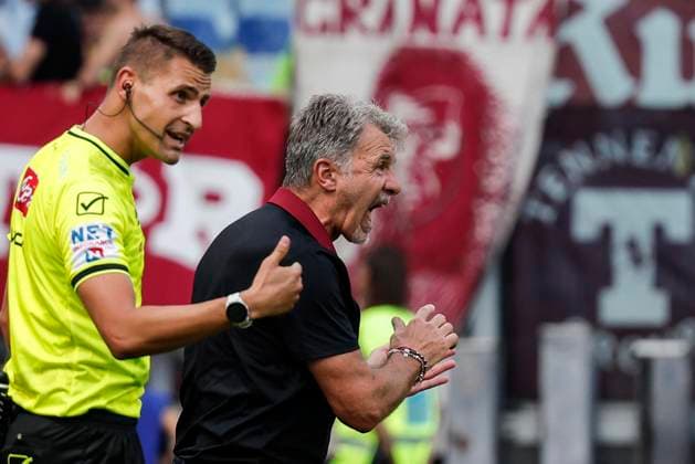 September 14, 2025, Roma, Roma: Torino s head coach Marco Baroni gives intructions during the Italian Serie A soccer match between AS Roma vs Torino FC at the Olimpico stadium in Rome, Italy, 14 September 2025. ANSA GIUSEPPE LAMI Serie A Soccer Match Between AS Roma Vs Torino FC  - ZUMAa110 20250914_zaf_a110_030 Copyright: xGiuseppexLamix