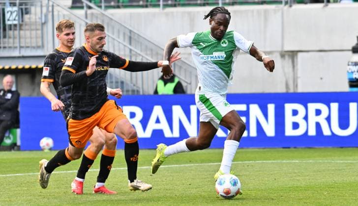 14 09 2025 Soccer Season 2025 2026 2 Soccer Bundesliga 05 Matchday SpVgg Greuther Fürth Kleeblatt 1 FC Kaiserslauten FCK Rote Teufel Sportfoto Zink xwoxzix DFL regulations prohibit any use of photographs as image sequences and or quasi video only for editorial use Luca Sirch 31, 1 FC Kaiserslautern FCK Noel Futkeu 9, SpVgg Greuther Fürth