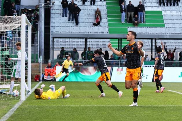 14 09 2025, xmohx, Fußball 2 Bundesliga, SpVgg Greuther Fuerth 1 FC Kaiserslautern v l Torjubel nach dem Tor zum celebrating the goal celebrate 0 2 durch Ivan Prtajin 1 FC Kaiserslautern DFL DFB REGULATIONS PROHIBIT ANY USE OF PHOTOGRAPHS as IMAGE SEQUENCES and or QUASI VIDEO Fuerth