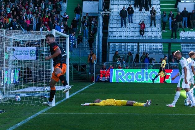 Ivan Prtajin 9 1 FC Kaiserslautern celebrates his second goal, to 0 3, Pelle Boevink 26 Spvgg Greuther Fuerth disappointed on the ground, SpVgg Greuther Fuerth vs 1 FC Kaiserslautern, DFL, 2 Bundesliga, Season 2025 2026, Sportpark Ronhof Thomas Sommer, Hinrunde, 5 Spieltag, 14 09 2025 DFB regulations prohibit any use of photographs as image sequences and or quasi video Fuerth Bayern Germany Copyright: xkolbert-press MartinxAgüerax