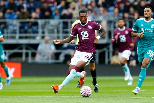 Burnley v Liverpool, Burnley, UK - 14 September 2025 Jaidon Anthony of Burnley during the English Premier League Match between Burnley and Liverpool at Turf Moor on 14 September 2025 in Burnley, England (Photo by Steve Taylor PPAUK) Burnley Turf Moor Lancashire England Copyright: xStevexTaylor PPAUKx PPA-213928