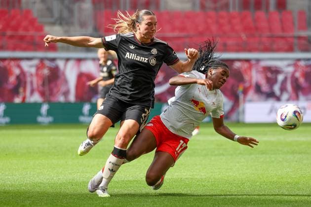 Vanessa Gilles FC Bayern Women, 02 and Delice Boboy RB Leipzig Women, 17 duel, duel, fight for the ball, go down, RB Leipzig Women vs FC Bayern Women, Football, 1 Womens Bundesliga, 02 Matchday, Season 2025 2026, 14 09 2025,¨ DFL REGULATIONS PROHIBIT ANY USE OF PHOTOGRAPHS AS IMAGE SEQUENCES AND OR QUASI VIDEO,¨ RB Leipzig Women vs FC Bayern Women, Football, 1 Womens Bundesliga, 02 Matchday, Season 2025 2026, 14 09 2025, Google Pixel Women Bundesliga Leipzig Copyright: xEibner-Pressefoto LauraxRoemerx EP_LRR