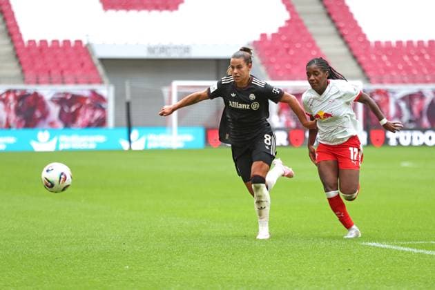 1 Bundesliga Women RB Leipzig vs FC Bayern Munich, 14 09 25 Lena Oberdorf 8, Bayern Munich vs Delice Boboy 17, RB Leipzig Football, Google Pixel Women Bundesliga, Season 2025 2026, 2 Matchday RB Leipzig vs FC Bayern Munich on 14 09 25, Red Bull Arena, Leipzig DFB REGULATIONS PROHIBIT ANY USE OF PHOTOGRAPHS AS IMAGE SEQUENCES AND OR QUASI VIDEO Copyright: xBEAUTIFULxSPORTS JanxKaeferx