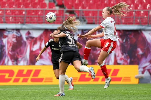 Georgia Stanway FC Bayern Women, 31 goes for the header, Lou Ann Joly RB Leipzig Women, 06 jumps for the ball, RB Leipzig Women vs FC Bayern Women, Football, 1 Women Bundesliga, 02 Matchday, Season 2025 2026, 14 09 2025,¨ DFL REGULATIONS PROHIBIT ANY USE OF PHOTOGRAPHS AS IMAGE SEQUENCES AND OR QUASI VIDEO,¨ RB Leipzig Women vs FC Bayern Women, Football, 1 Womens Bundesliga, 02 Matchday, Season 2025 2026, 14 09 2025, Google Pixel Women Bundesliga Leipzig Copyright: xEibner-Pressefoto LauraxRoemerx EP_LRR