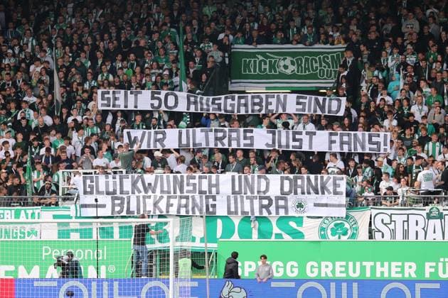 14 09 2025, xmohx, Soccer 2 Bundesliga, SpVgg Greuther Fuerth 1 FC Kaiserslautern v l Fans, Scarves, Mood, Jerseys, Ultras, Spectators, Visitors, Banner DFL DFB REGULATIONS PROHIBIT ANY USE OF PHOTOGRAPHS as IMAGE SEQUENCES and or QUASI VIDEO Fuerth