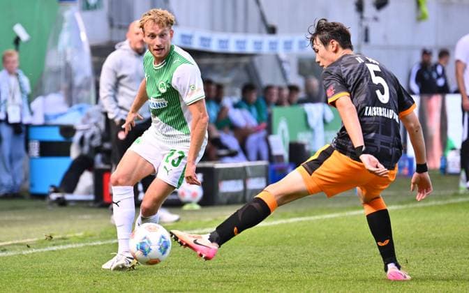 14 09 2025 Soccer Season 2025 2026 2 Soccer Bundesliga 05 Matchday SpVgg Greuther Fürth Kleeblatt 1 FC Kaiserslauten FCK Rote Teufel Sportfoto Zink xwoxzix DFL regulations prohibit any use of photographs as image sequences and or quasi video only for editorial use Jannik Dehm 23, SpVgg Greuther Fürth Ji soo kim 5, 1 FC Kaiserslautern FCK