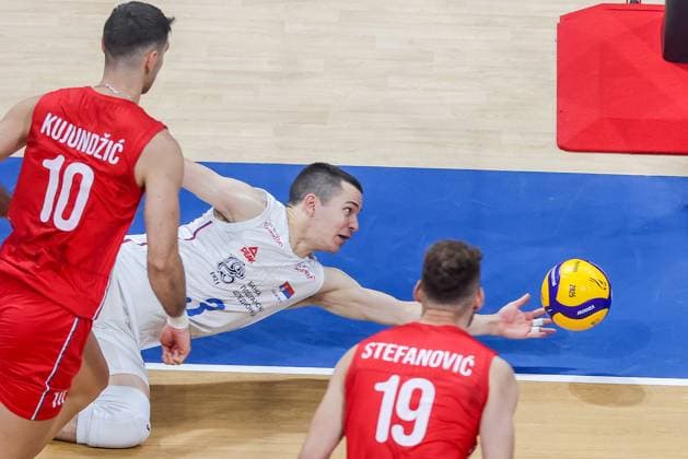 (250914) -- PASAY CITY, Sept. 14, 2025 -- Stefan Negic (back) of Serbia competes during the pool H match between the Czech Republic and Serbia at the FIVB Men s World Championship, WM, Weltmeisterschaft 2025 in Pasay City, the Philippines, on Sep. 14, 2025. ) (SP)THE PHILIPPINES-PASAY CITY-VOLLEYBALL-FIVB MEN S WORLD CHAMPIONSHIP 2025-CZE VS SRB ROUELLExUMALI 