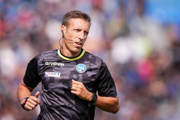 Referee Davide Massa during the warm up of the Serie A soccer match between Pisa and Udinese at the Arena Garibaldi Romeo Anconetani Stadium in Pisa, north Italy - Sunday, September 14, 2025 -  Copyright: xMassimoxPaolone LaPressex