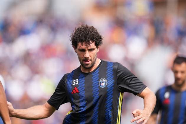 PisaÕs Arturo Calabresi during the warm up of the Serie A soccer match between Pisa and Udinese at the Arena Garibaldi Romeo Anconetani Stadium in Pisa, north Italy - Sunday, September 14, 2025 -  Copyright: xMassimoxPaolone LaPressex