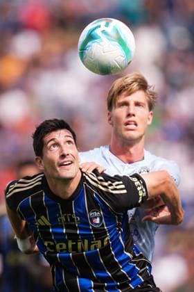 PisaÕs Stefano Moreo fights for the ball with Udinese s Thomas Kristensen during the Serie A soccer match between Pisa and Udinese at the Arena Garibaldi Romeo Anconetani Stadium in Pisa, north Italy - Sunday, September 14, 2025 -  Copyright: xMassimoxPaolone LaPressex
