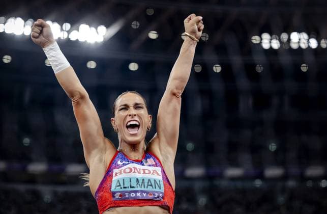 TOKYO - Winner Valarie Allman (USA) in the discus throw final at the World Athletics Championships in Japan National Stadium. ANP ROBIN VAN LONKHUIJSEN xVIxANPxSportx xxANPxIVx 536223110 originalFilename: 536223110.jpg
