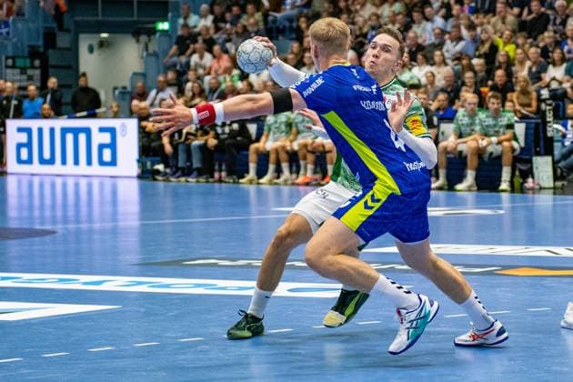 Daikin Handball Bundesliga, VfL Gummersbach Füchse Berlin 14 09 2025 Ellidi Vidarsson VfL Gummersbach, 4 , Lasse Bredekjær Andersson Füchse Berlin, 11 , Daikin Handball Bundesliga, VfL Gummersbach Füchse Berlin 14 09 2025 Copyright: xBEAUTIFULxSPORTS Erlhofx