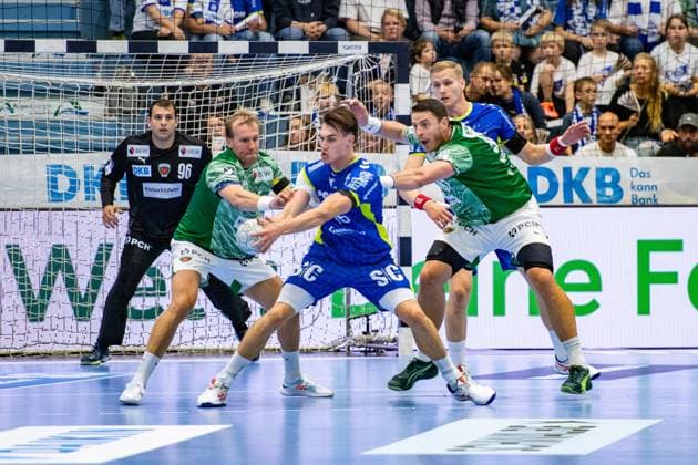 Daikin Handball Bundesliga, VfL Gummersbach Füchse Berlin 14 09 2025 Miro Schluroff VfL Gummersbach, 15 , Mijajlo Marseni Füchse Berlin, 93 , Dejan Milosavljev Füchse Berlin, 96 , Daikin Handball Bundesliga, VfL Gummersbach Füchse Berlin 14 09 2025 Copyright: xBEAUTIFULxSPORTS Erlhofx