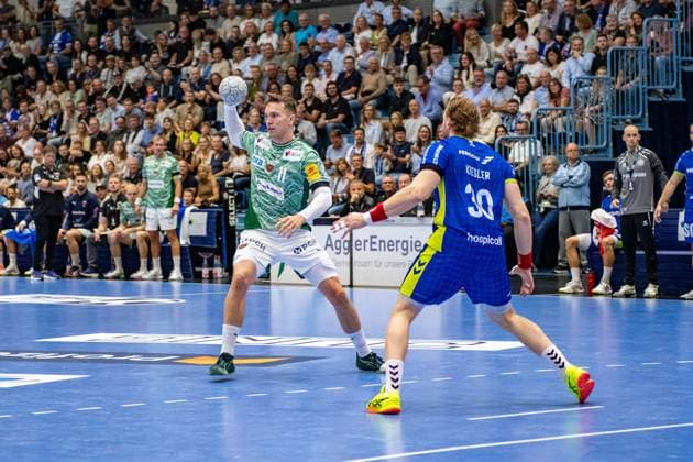 Daikin Handball Bundesliga, VfL Gummersbach Füchse Berlin 14 09 2025 Lasse Bredekjær Andersson Füchse Berlin, 11 , Tom Kiesler VfL Gummersbach, 30 , Daikin Handball Bundesliga, VfL Gummersbach Füchse Berlin 14 09 2025 Copyright: xBEAUTIFULxSPORTS Erlhofx