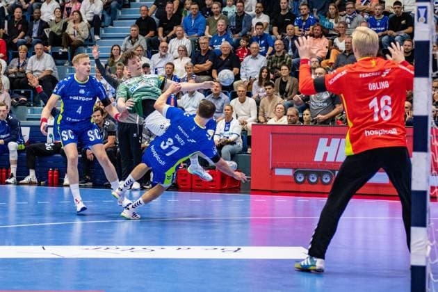 Daikin Handball Bundesliga, VfL Gummersbach Füchse Berlin 14 09 2025 Ellidi Vidarsson VfL Gummersbach, 4 , Kay Smits VfL Gummersbach, 31 , Bertram Obling VfL Gummersbach, 16 , Daikin Handball Bundesliga, VfL Gummersbach Füchse Berlin 14 09 2025 Copyright: xBEAUTIFULxSPORTS Erlhofx