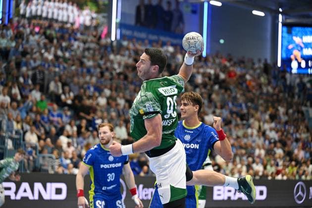 Mijajlo Marsenic Fuechse Berlin 93 vs Julian Koester VfL Gummersbach 7 GER, VfL Gummersbach vs Fuechse Berlin, Handball, Daikin 1 Bundesliga, Matchday 4, Season 2025 2026, Schwalbe Arena Gummersbach, 14 09 2025 GER, VfL Gummersbach vs Fuechse Berlin, Handball, Daikin 1 Bundesliga, Matchday 4, Season 2025 2026, Schwalbe Arena Gummersbach, 14 09 2025 Gummersbach Copyright: xEibner-Pressefoto JuergenxAugstx EP_JAT