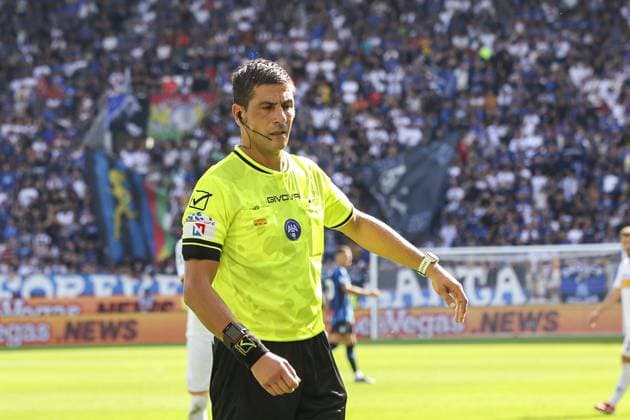 The Referee Gianluca Manganiello gestures during Atalanta BC vs US Lecce, 3Â° Serie A Enilive 2025-26 game at New Balance stadium in Bergamo (BG), Italy, on September 14, 2025.  Copyright: xDavidexCasentini IPAxSportx xipa-agency.netx xx IPA_64843594 IPA_Agency_IPA64843594