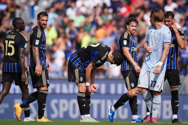 PisaÕs Stefano Moreo with head down during the Serie A soccer match between Pisa and Udinese at the Arena Garibaldi Romeo Anconetani Stadium in Pisa, north Italy - Sunday, September 14, 2025 -  Copyright: xMassimoxPaolone LaPressex