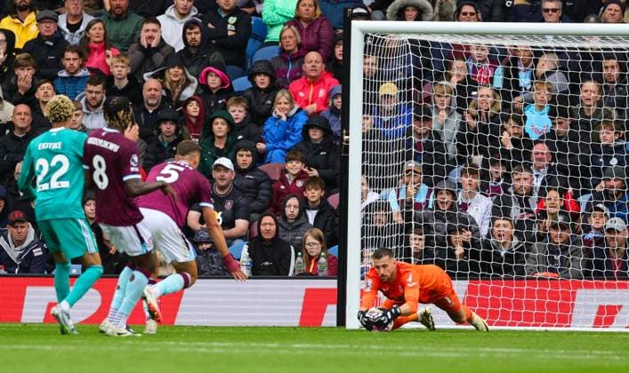 14th September 2025; Turf Moor, Burnley, Lancashire, England; Premier League Football, Burnley versus Liverpool; Martin Dubravka of Burnley saves low  RogerxEvans