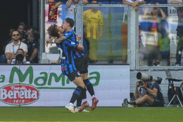 Giorgio Scalvini of Atalanta BC celebrates with team during Atalanta BC vs US Lecce, 3Â° Serie A Enilive 2025-26 game at New Balance stadium in Bergamo (BG), Italy, on September 14, 2025.  Copyright: xDavidexCasentini IPAxSportx xipa-agency.netx xx IPA_64843736 IPA_Agency_IPA64843736