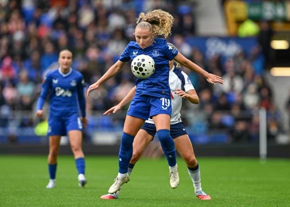 Liverpool, England, 14th September 2025. Katie Robinson of Everton controls the ball during the Everton Women vs Tottenham Women Barclay s Women s Super League match at Goodison Park, Liverpool. Picture credit should read: Cody Froggatt Sportimage EDITORIAL USE ONLY. No use with unauthorised audio, video, data, fixture lists, club league logos or live services. Online in-match use limited to 120 images, no video emulation. No use in betting, games or single club league player publications. SPI_019_CF_EVERTON_WOMEN_V_TOTTENHAM_WOMEN SPI-4136-0019