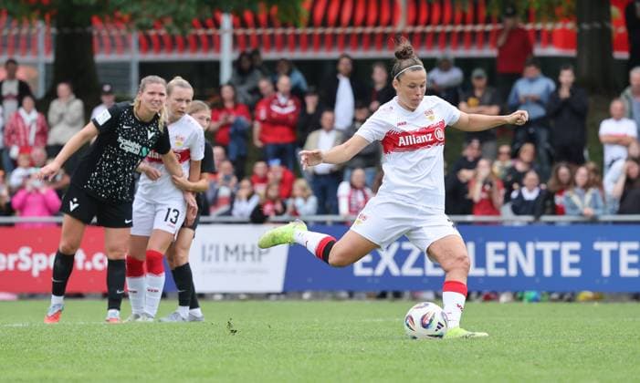 Stuttgart , Soccer 2 Bundesliga , VfB Stuttgart Women vs Viktoria Berlin , Goal for 2 1 , Nicole Billa VfB converts a penalty kick