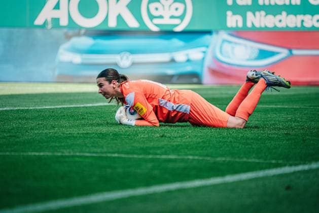 Google Pixel Womens Bundesliga VfL Wolfsburg vs FC Carl Zeiss Jena, 14 09 25 Jasmin Janning FC Carl Zeiss Jena, 1 Soccer, Google Pixel Womens Bundesliga, 2 Matchday VfL Wolfsburg vs FC Carl Zeiss Jena on 14 09 2025 at AOK Stadium, Wolfsburg DFB DFL REGULATIONS PROHIBIT ANY USE OF PHOTOGRAPHS AS IMAGE SEQUENCES AND OR QUASI VIDEO Copyright: xBEAUTIFULxSPORTS Tonhäuserx
