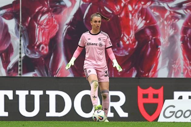 RB Leipzig Bayern Muenchen 1 Bundesliga Women Leipzig, Red Bull Arena, 14 09 2025, Soccer, Women, Season 2025 2026, Women Bundesliga, 2 Matchday , RB Leipzig FC Bayern Munich 0 3 0 2 , In the picture Goalkeeper Ena Mahmutovic 32, Bayern ,